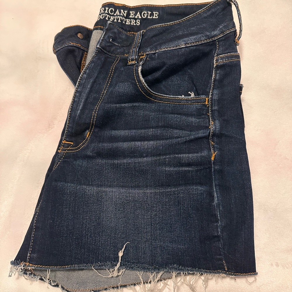 American Eagle Outfitters Women's Dark Wash Jean Shorts - Picture 3 of 7